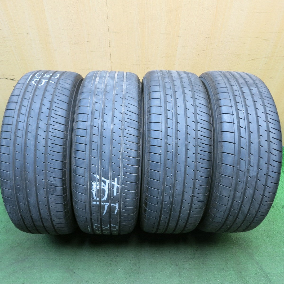 バリ溝!22年!9.5分★トヨタ 60系 ハリアー 純正 235/55R18 ヨコハマ BluEarth-XT AE61 18インチ PCD114.3/5H★5081008HAノ