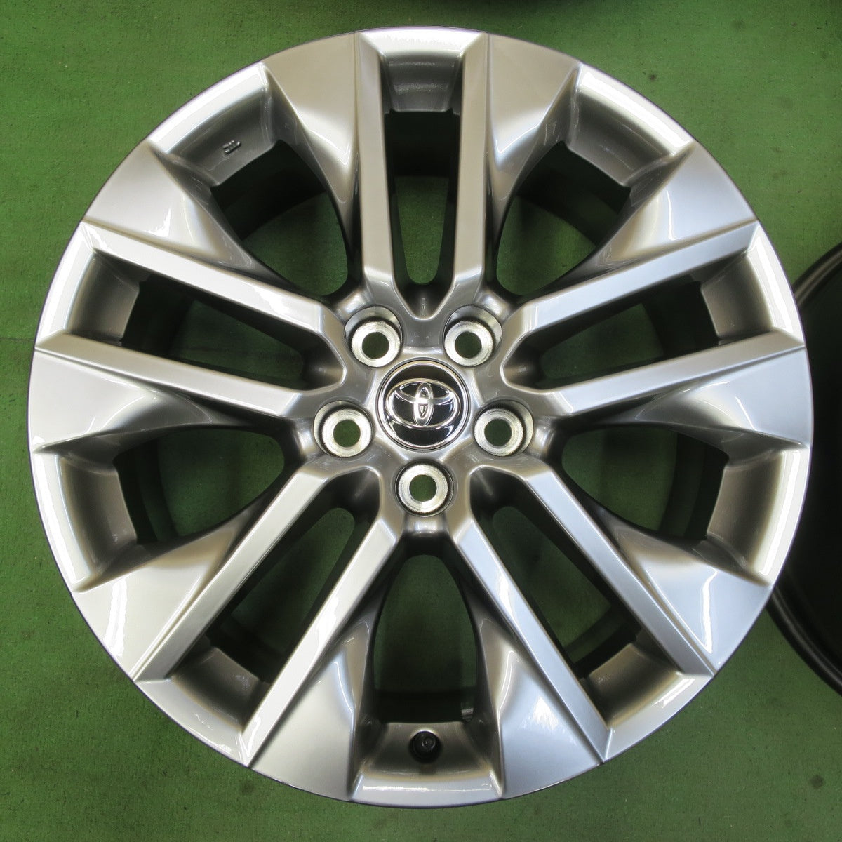 新車外し★トヨタ RAV4 G Z パッケージ 純正 ホイール 19インチ 19×7.5J PCD114.3/5H★5070907イホ