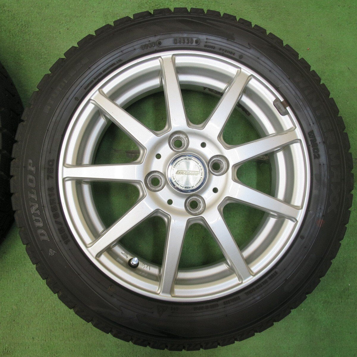 バリ溝!9.5分★スタッドレス 155/65R14 ダンロップ ウインターマックス WM02 GRABADO 14インチ PCD100/4H★5011813イス
