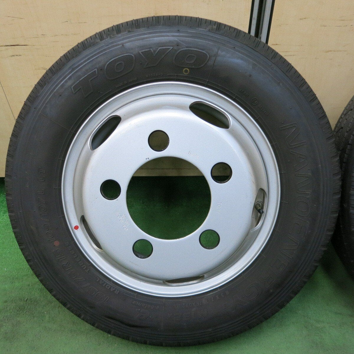 綺麗 21年★トラック タイヤ 195/75R15 109/107L トーヨー ナノエナジー M132A TOPY スチール 115-8C PCD208/5H★5030703ナノ