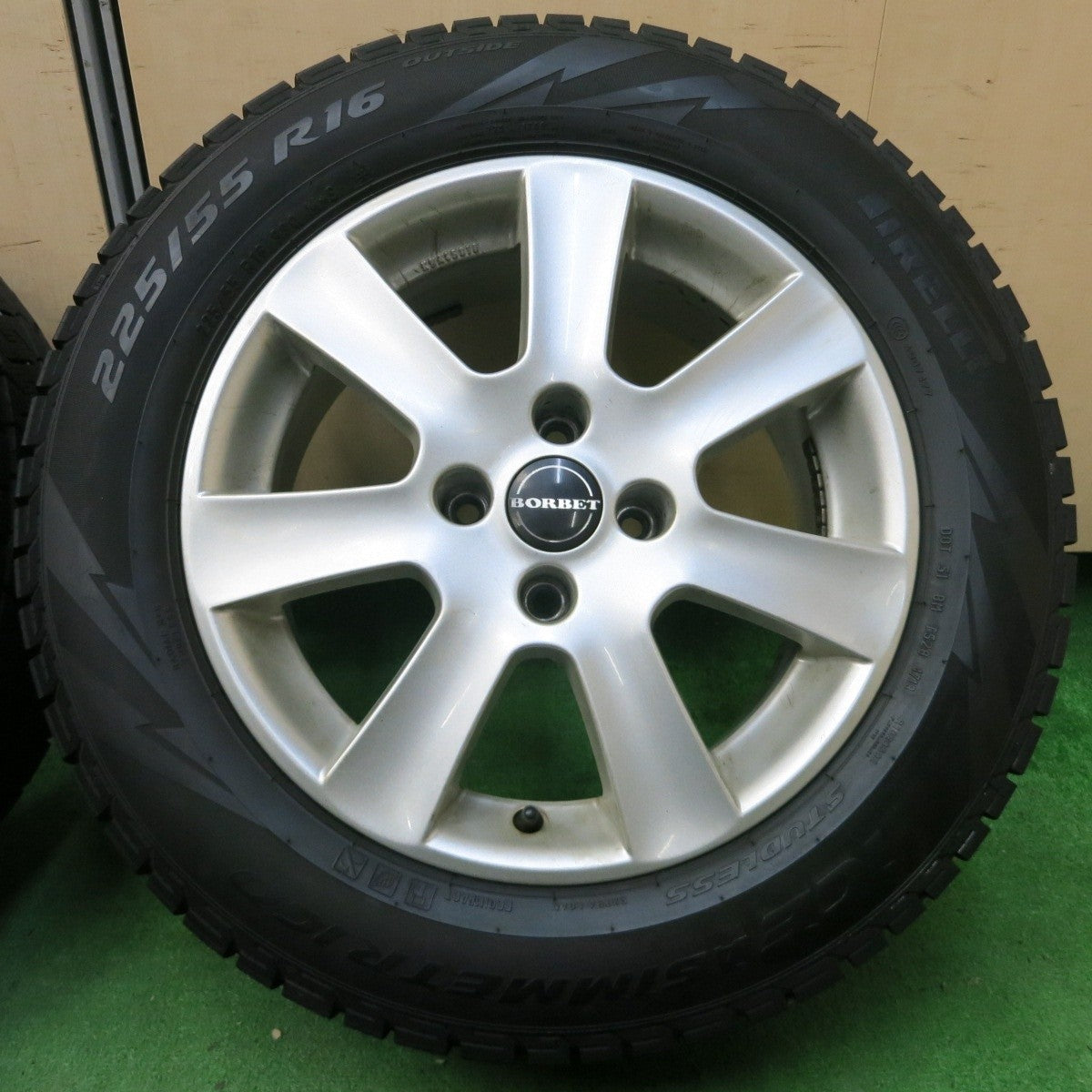 バリ溝!8.5分★プジョー等 BORBET 225/55R16 スタッドレス ピレリ アイスアシンメトリコ ボルベット PCD108/4H★4052810イス