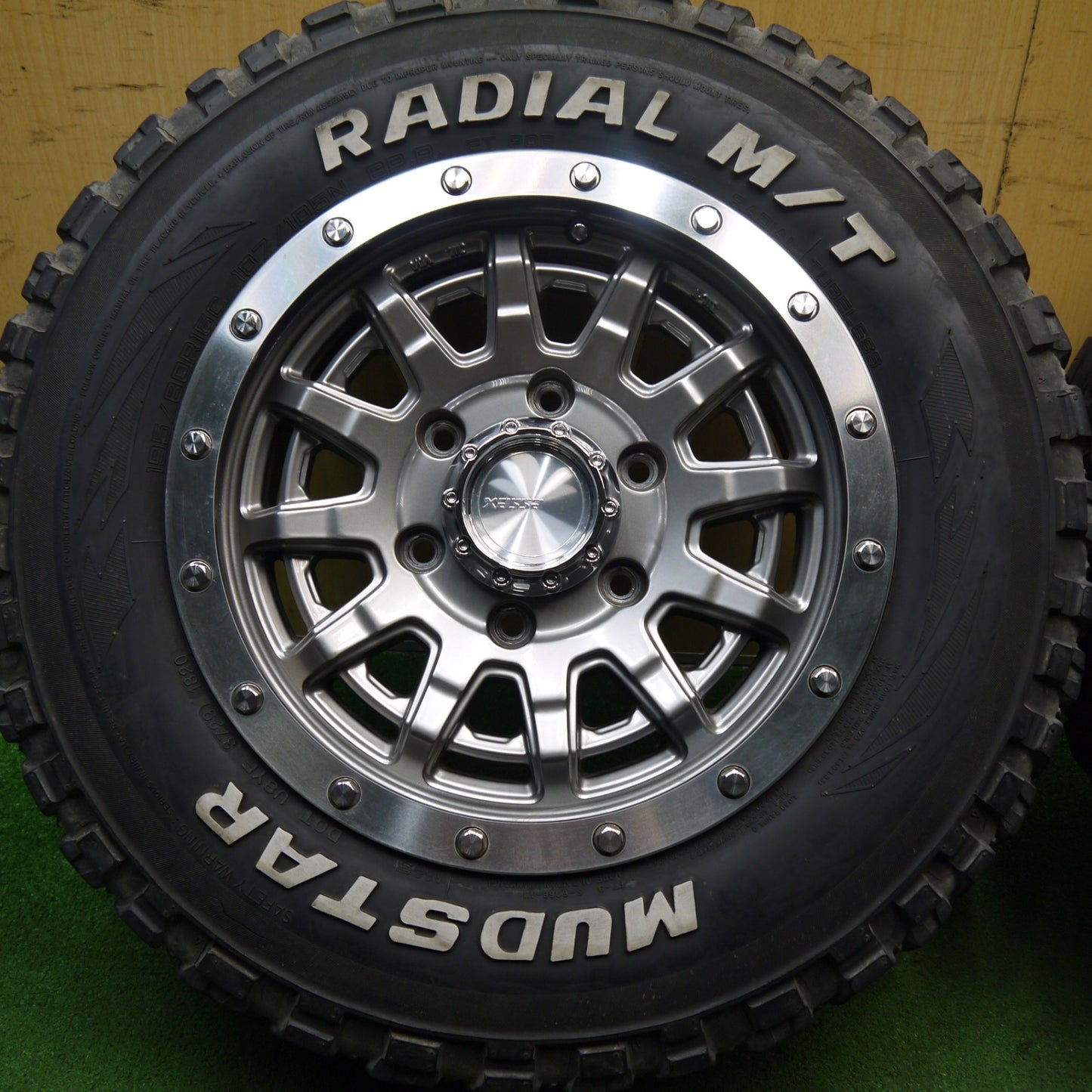 キレイ★ESSEX エセックス 195/80R15C 107/105N 8PR マッドスター ラジアル M/T ホワイトレター 15インチ PCD139.7/6H★5060607Hノ