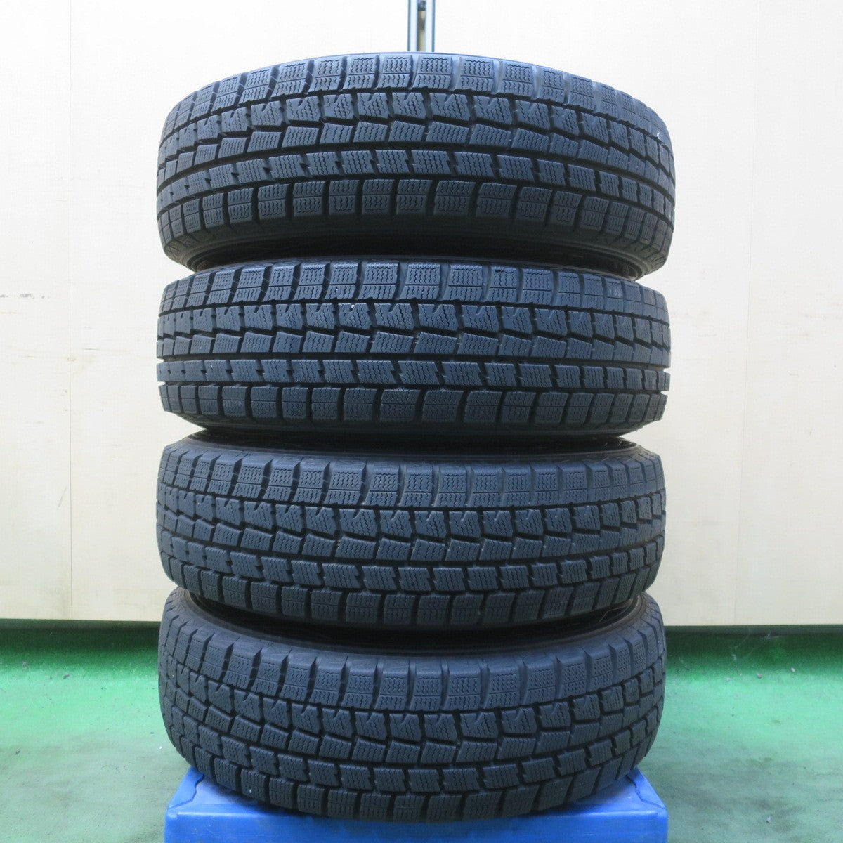 バリ溝!キレイ!9.5分以上◎スタッドレス 165/70R14 ダンロップ ウインターマックス WM01 smart MANARAY SPORT スマート マナレイ スポーツ 14インチ PCD100/4H◎6071805イス