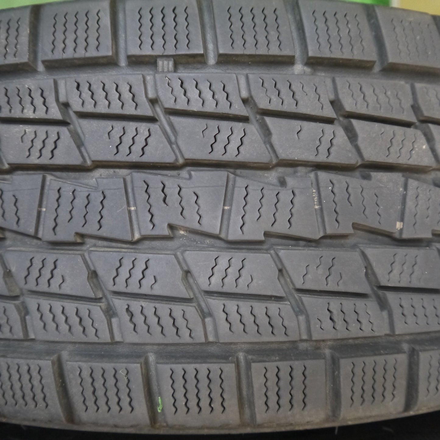 バリ溝!キレイ!8.5分★スタッドレス 215/65R16 グッドイヤー アイスナビ SUV BRUT BR-66 ブルート 16インチ PCD139.7/6H★5090902Hス