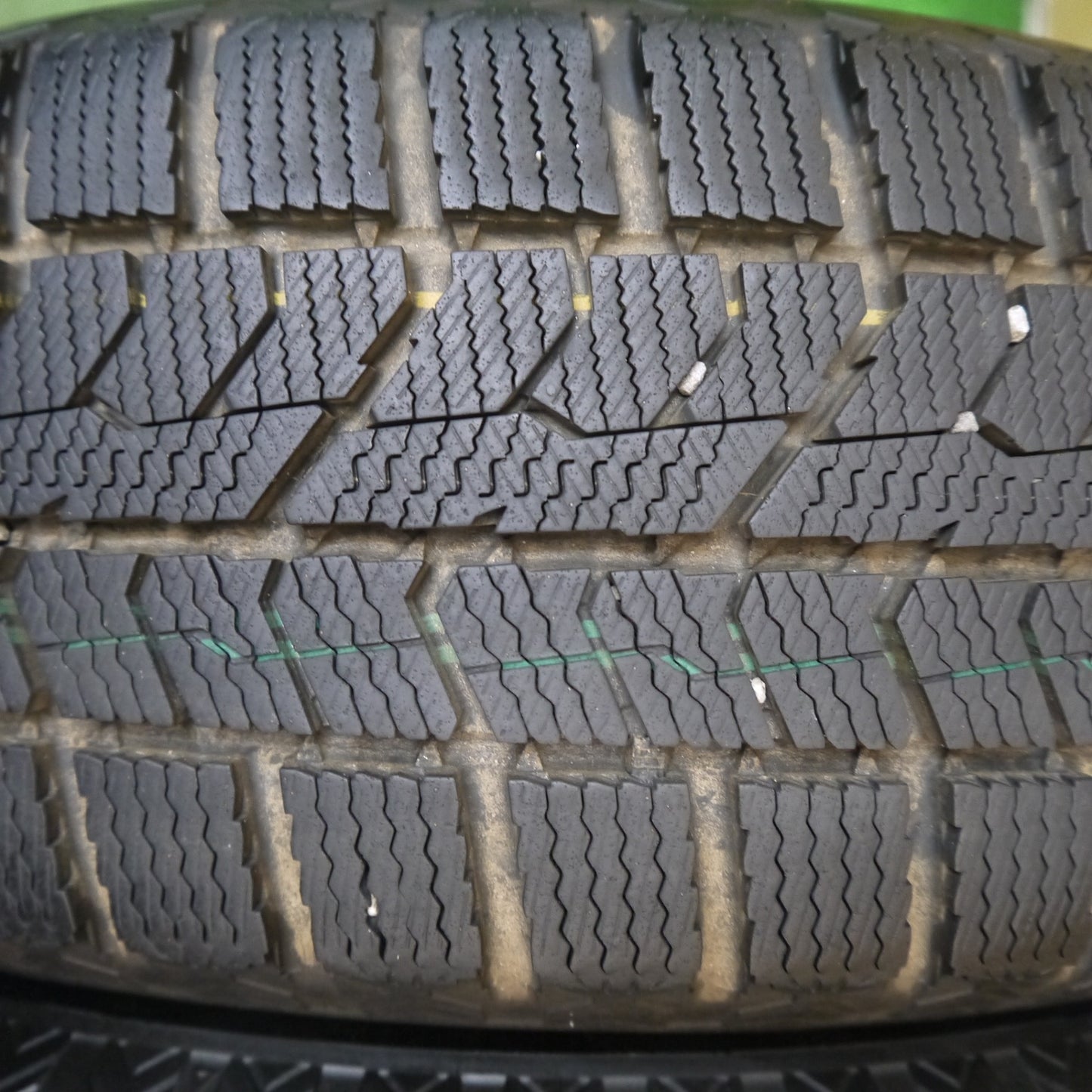 バリ溝!22年!キレイ!9.5分以上★スタッドレス 185/60R15 トーヨー オブザーブ GIZ2 JOKER ジョーカー 15インチ PCD100/4H★5080402Hス