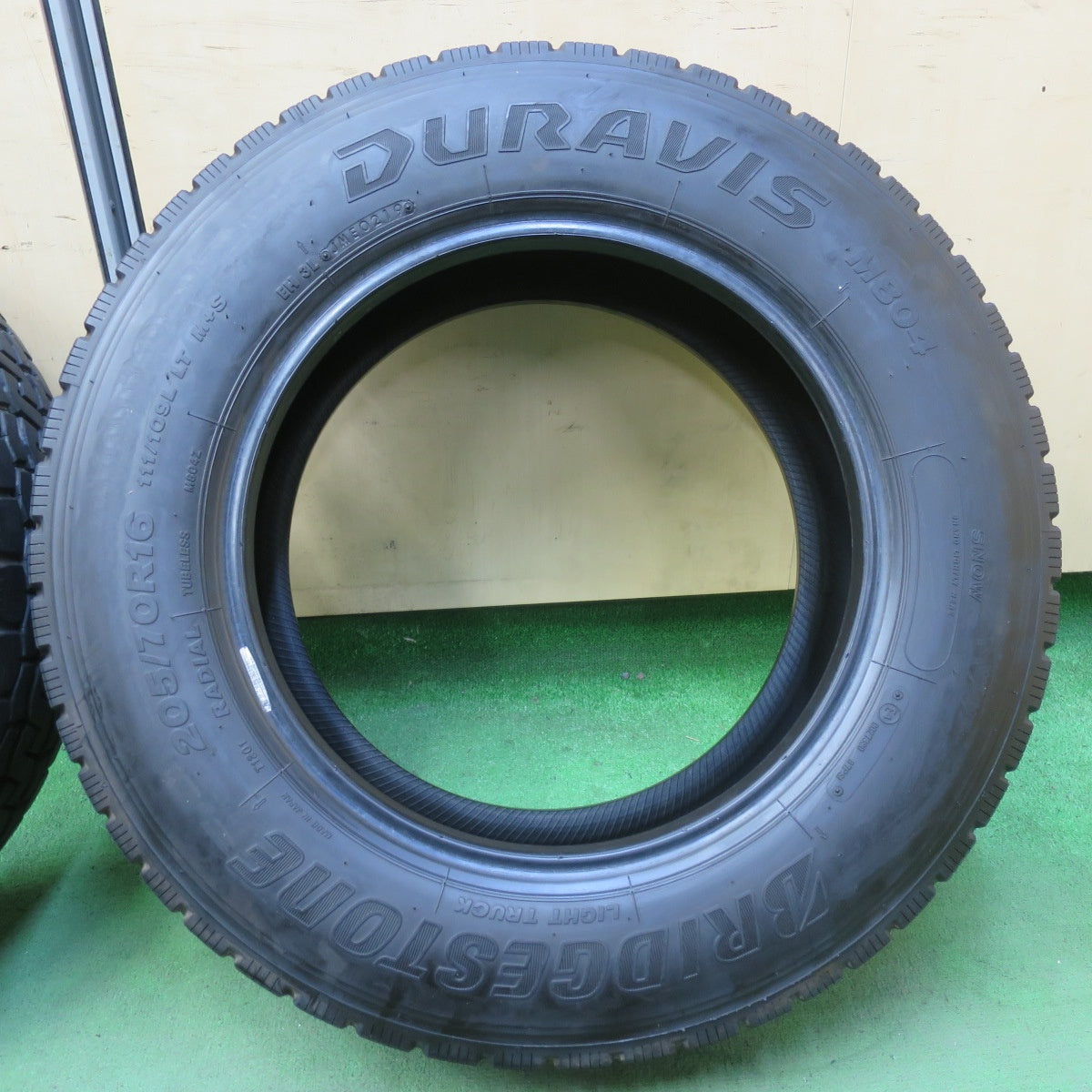 超バリ溝!9.5分以上★トラック タイヤ 205/70R16 111/109L ブリヂストン デュラビス M804 ミックス オールシーズン DURAVIS 16インチ★5092210イノタ