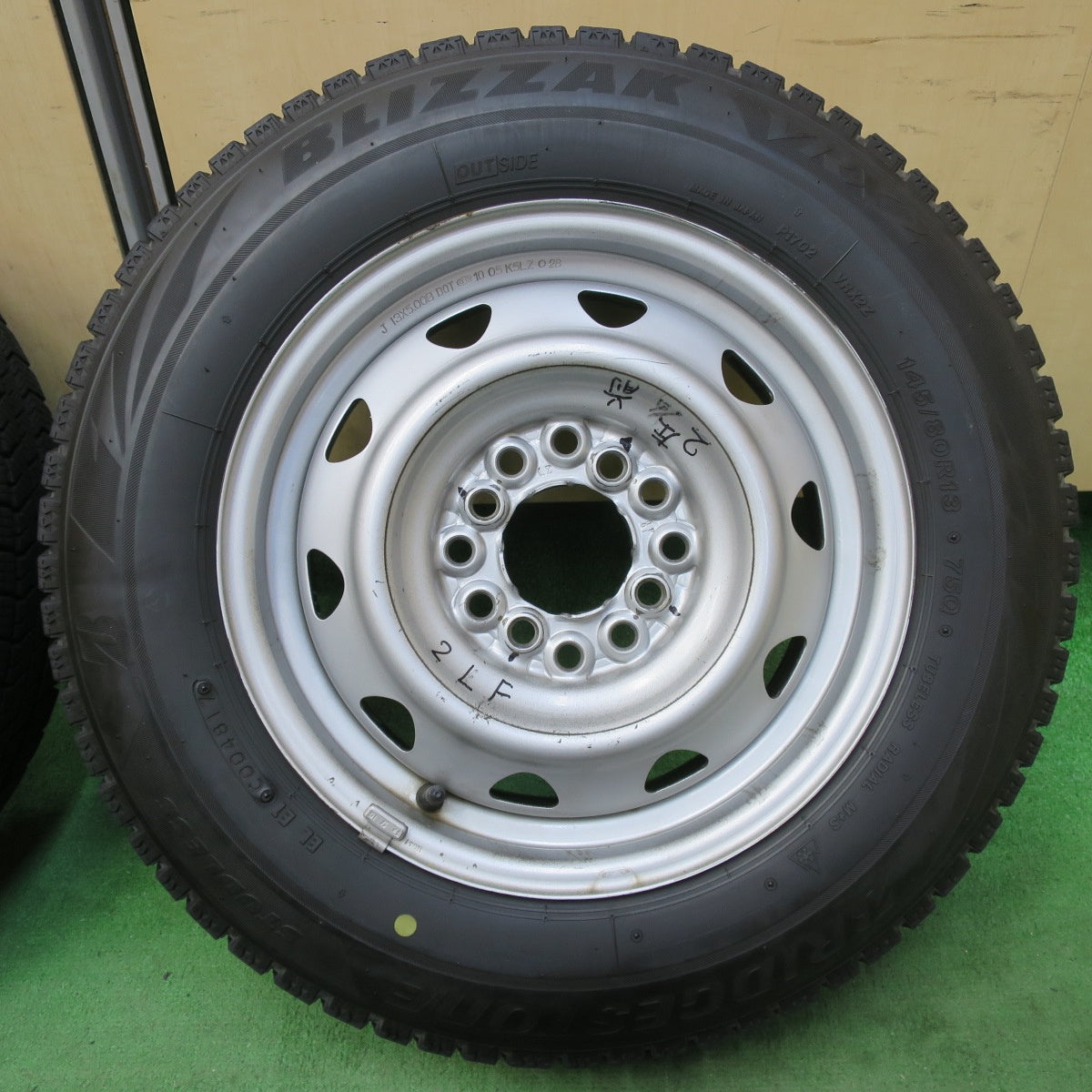4本価格★スタッドレス 145/80R13 ブリヂストン ブリザック VRX2 スチール ホイール 13インチ PCD100 110 114.3/4H マルチ★5042406イス