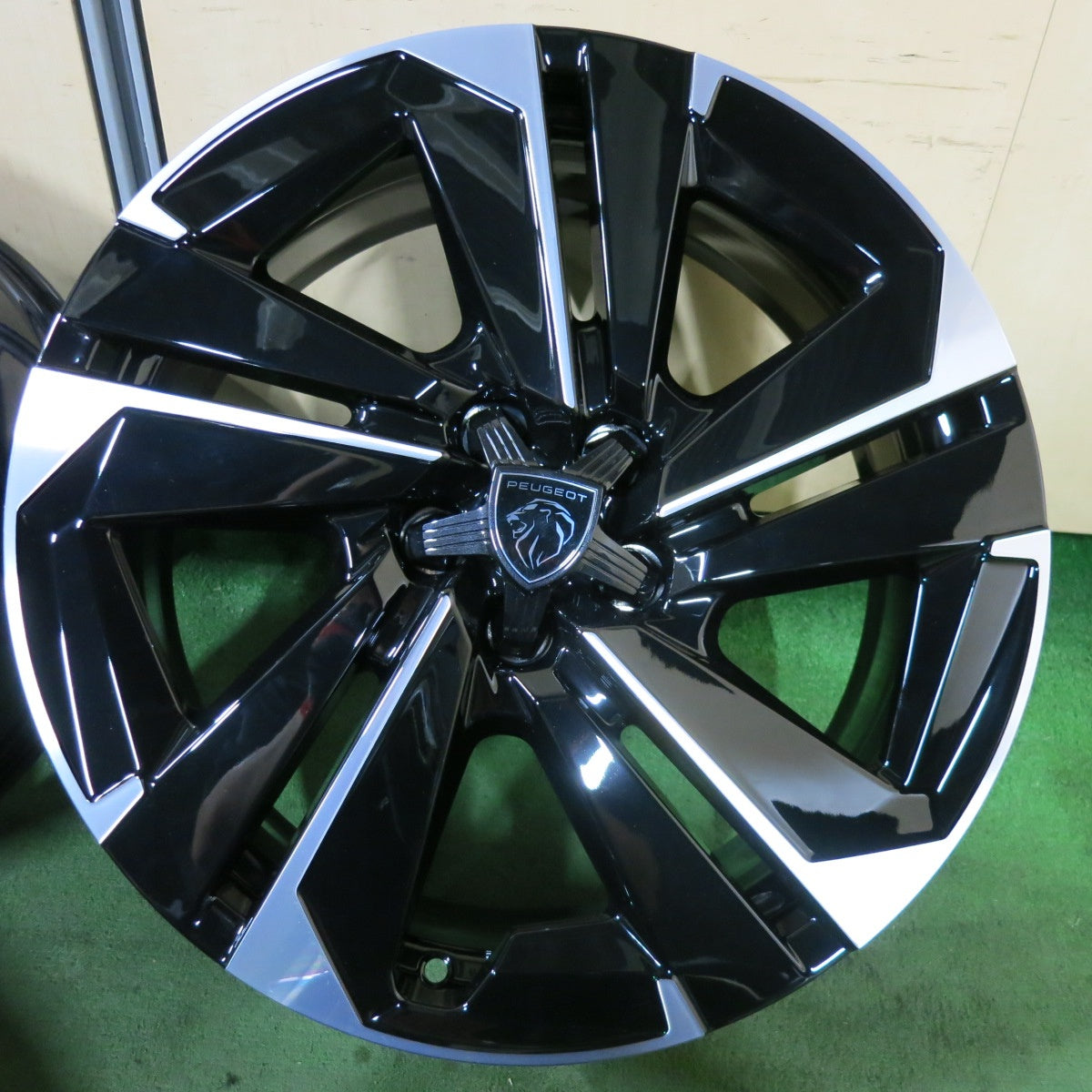 新車外し★プジョー 408 アリュール 純正 ホイール 19インチ 19×7J PEUGEOT PCD108/5H★5041805SYホ