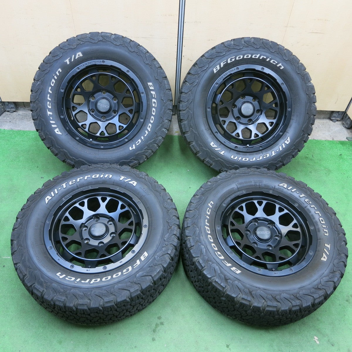 バリ溝!22年!キレイ!9.5分★RAYS TEAM DAYTONA M9 265/65R17 120/117S BFグッドリッチ All-Terrain T/A KO2 レイズ デイトナ 17インチ PCD139.7/6H★5042905ナノ