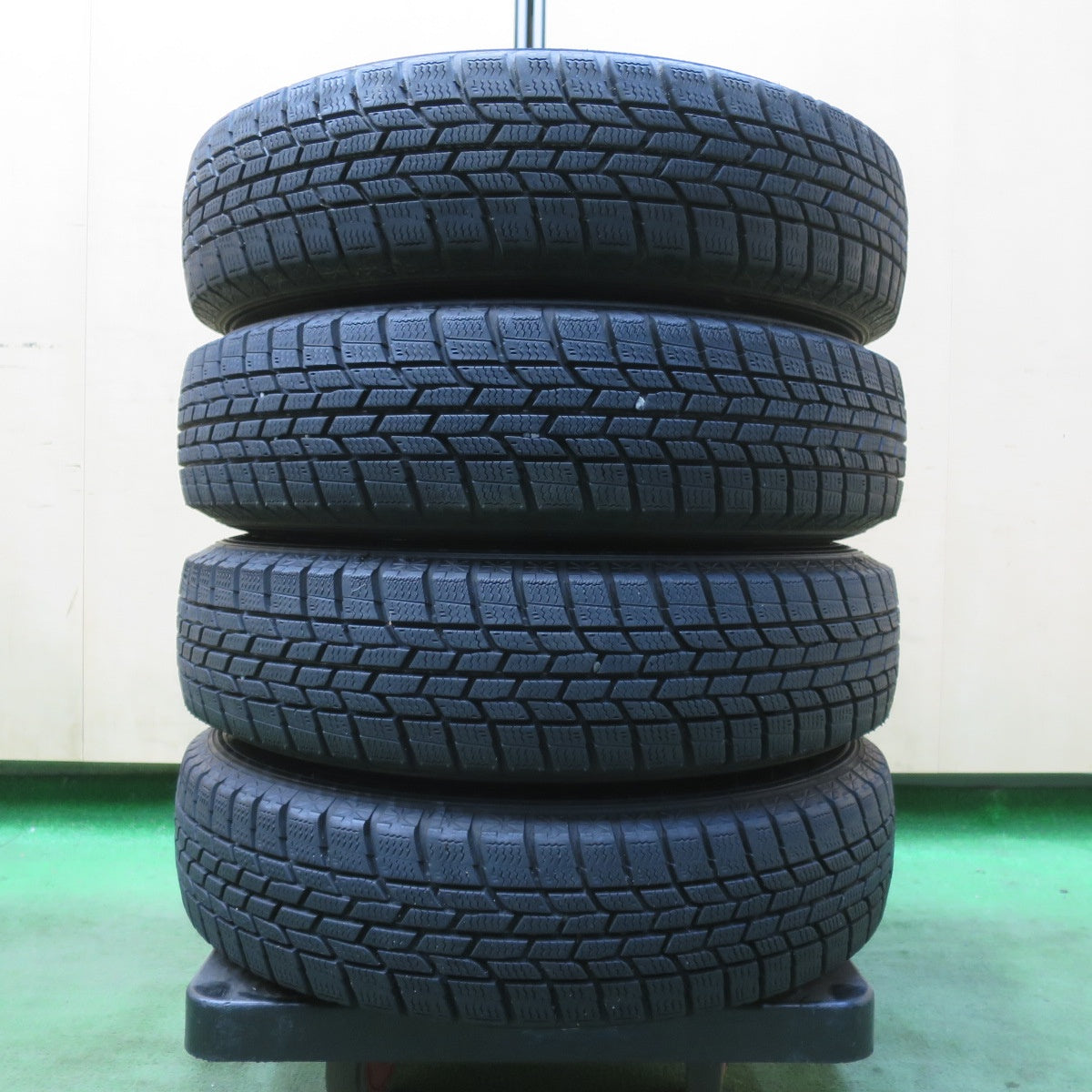 バリ溝!9.5分★スタッドレス 145/80R13 グッドイヤー アイスナビ6 FEID フェイド 13インチ PCD100/4H★5122403イス