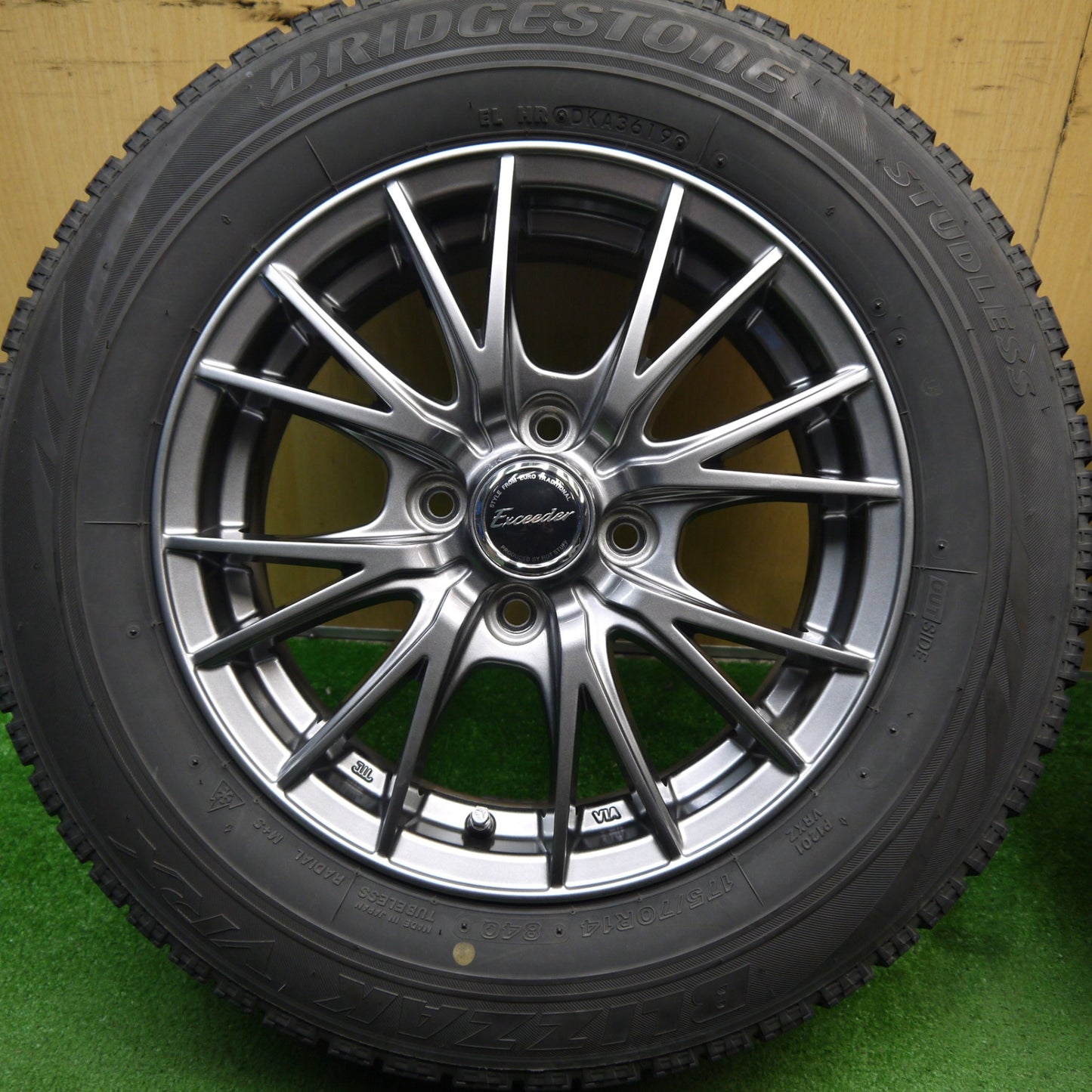 キレイ★スタッドレス 175/70R14 ブリヂストン ブリザック VRX Exceeder エクシーダー 14インチ PCD100/4H★5051904Hス
