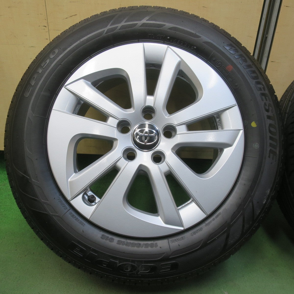 新車外し◎トヨタ 50系 プリウス 純正 195/65R15 ブリヂストン エコピア EP150 15インチ PCD100/5H◎6101703イノ