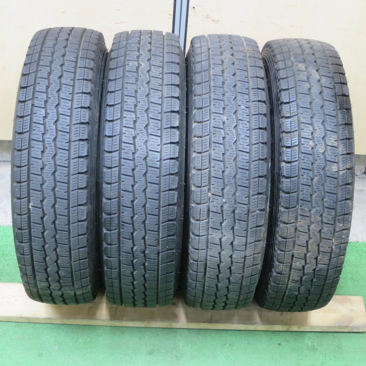 キレイ★スタッドレス 145R12 6PR ダンロップ ウインターマックス SV01 VENTO ヴェント 12インチ PCD100/4H★5050601TTス