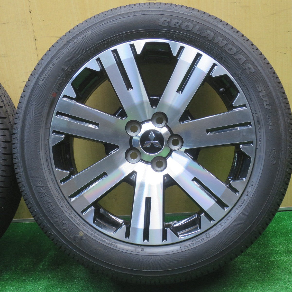 新車外し!25年★三菱 デリカ D:5 純正 225/55R18 ヨコハマ ジオランダー SUV G055 G055E 18インチ D5 PCD114.3/5H★5102205NJノ