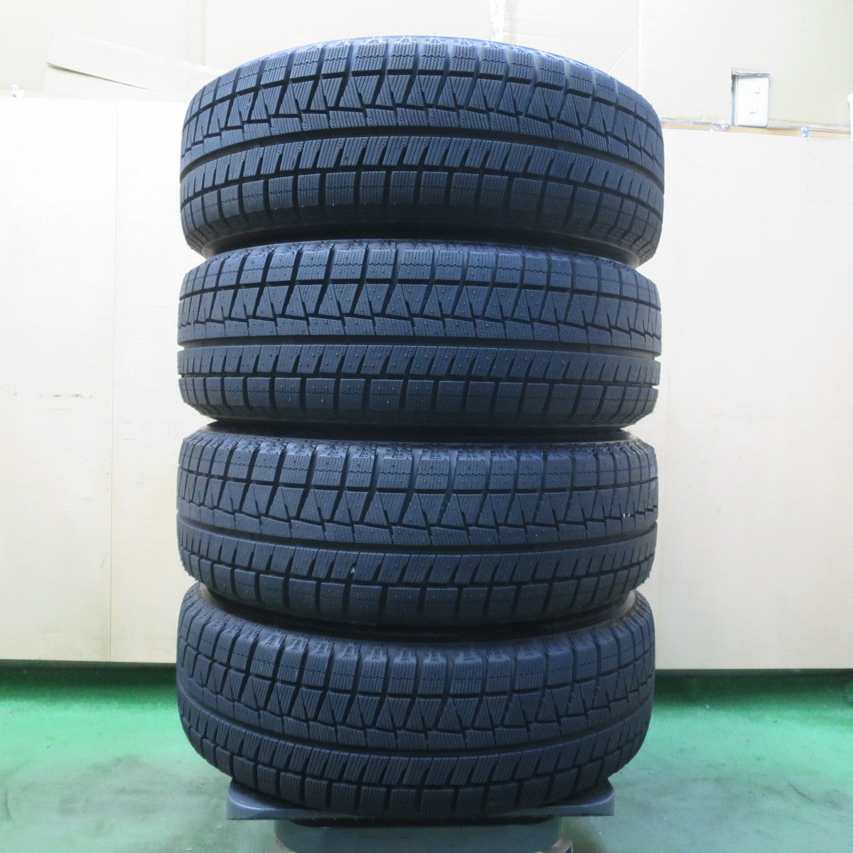 ほぼ未使用!23年!キレイ★スタッドレス 215/60R16 ブリヂストン アイスパートナー2 ECO FORME エコフォルム 16インチ PCD114.3/5H★6060409イス