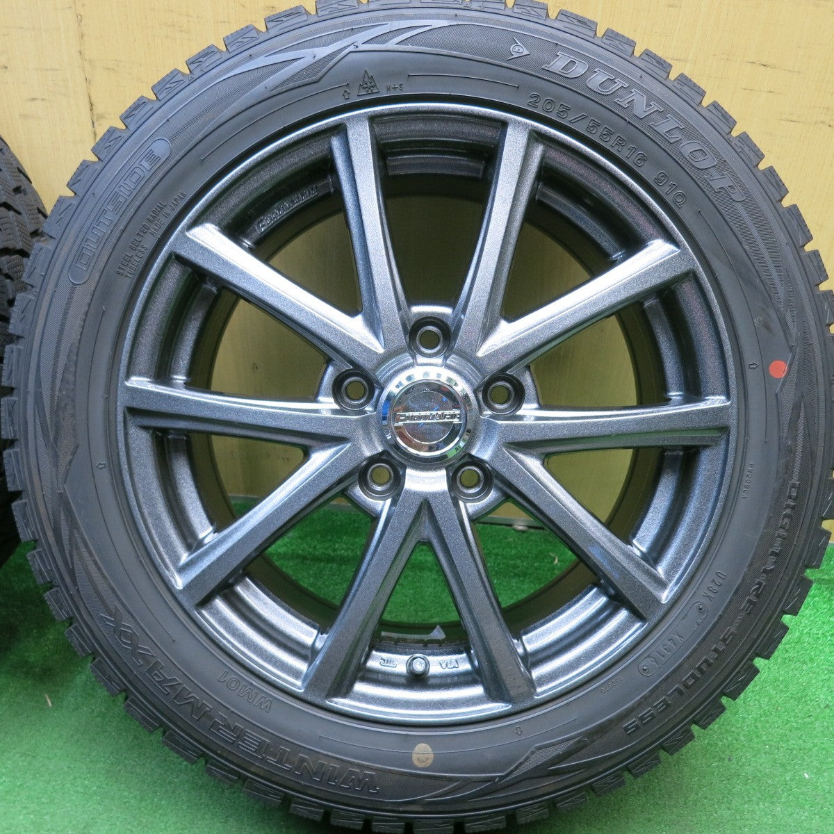 バリ溝!キレイ!9.5分★スタッドレス 205/55R16 ダンロップ ウインターマックス WM01 EUROMAGIC ユーロマジック 16インチ PCD114.3/5H★5042706HAス
