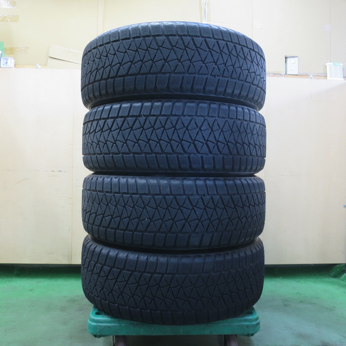 4本価格★レクサス RX 純正 235/55R19 スタッドレス ブリヂストン ブリザック DM-V2 19インチ PCD114.3/5H★6052702イス