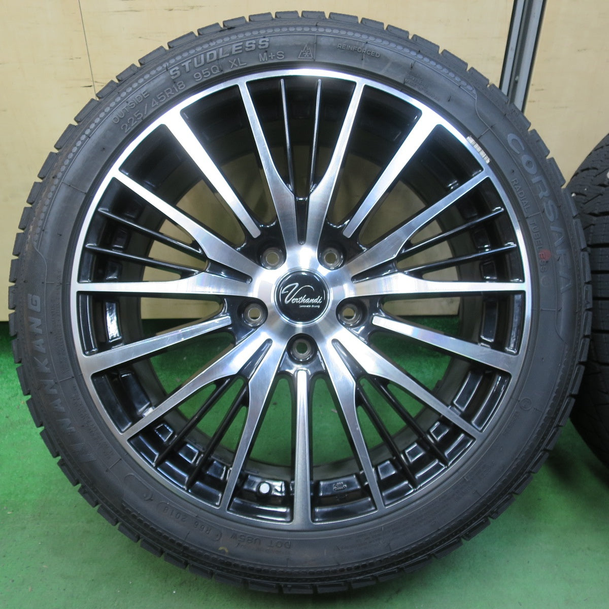 バリ溝!キレイ!ほぼ10分★スタッドレス 225/45R18 ナンカン CORSAFA Verthandi ヴェルザンディ ヴェルサンディ 18インチ PCD114.3/5H★5042104イス