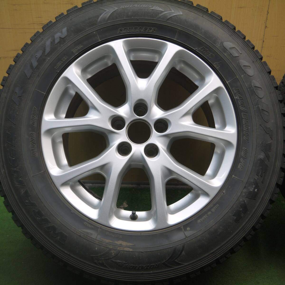 キレイ★JEEP ジープ KL系 チェロキー 純正 245/65R17 スタッドレス グッドイヤー ラングラー IP/N PCD110/5H★4080103Hス