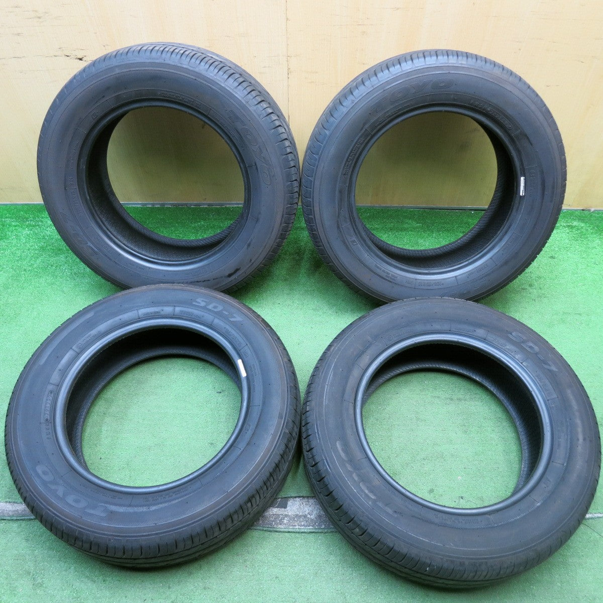 バリ溝!22年!9.5分★195/65R15 トーヨー SD-7 タイヤ 15インチ エスクァイア プリウス セレナ ノア ヴォクシー 等★5071712HAノタ