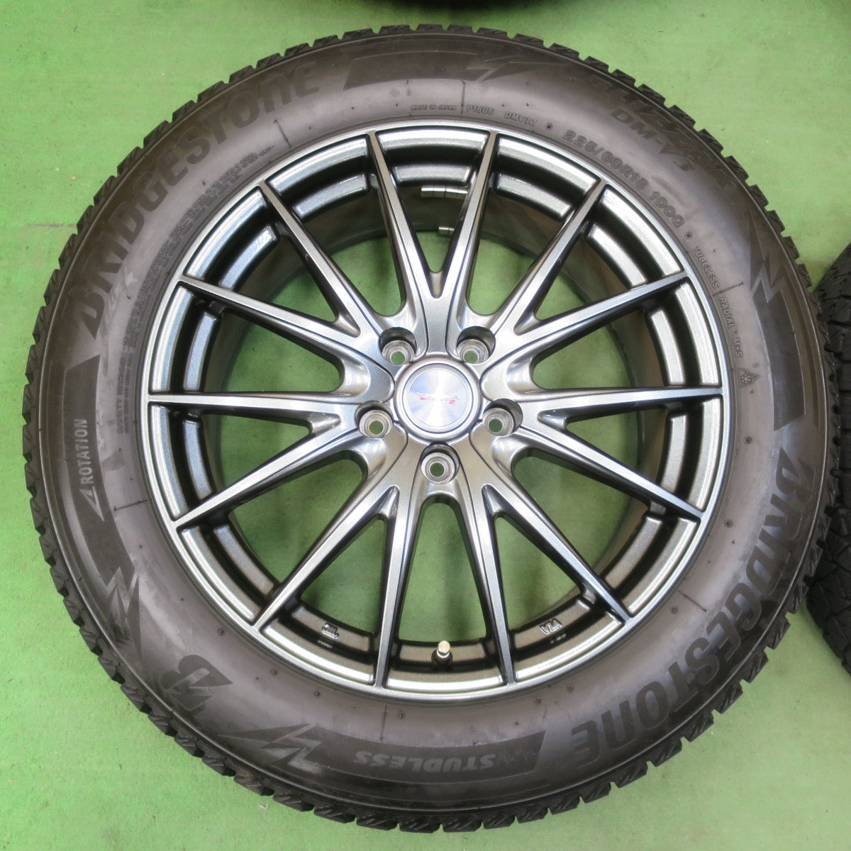 キレイ★スタッドレス 225/60R18 ブリヂストン ブリザック DM-V3 VELVA SPORTZ ヴェルヴァ 18インチ PCD114.3/5H★5050205イス