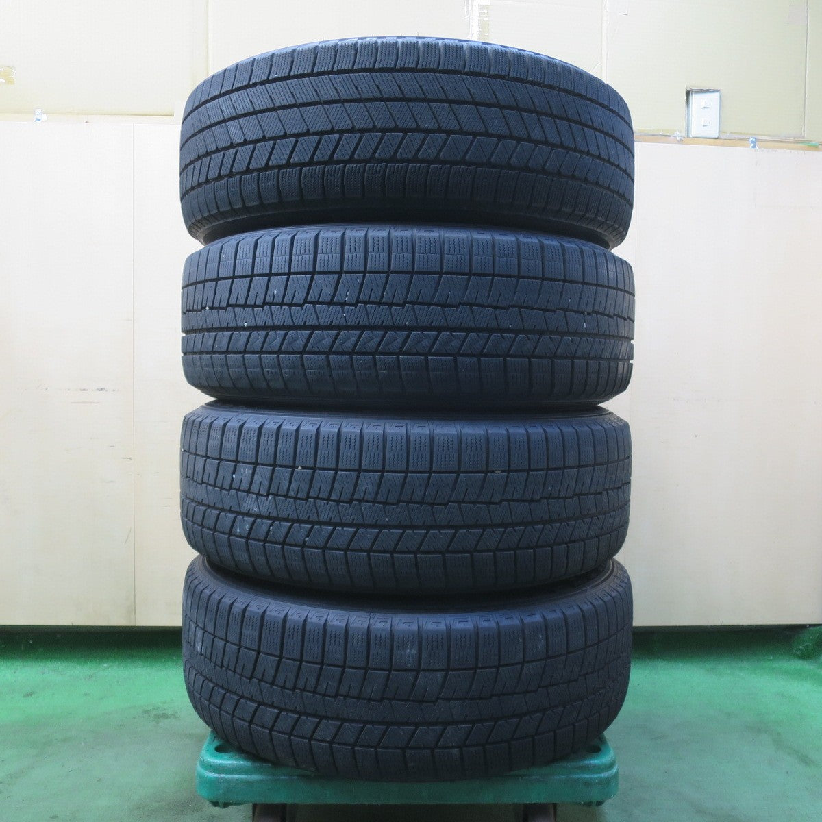 センサー付!バリ溝!23年!キレイ!9分★スタッドレス 225/60R18 ブリヂストン ブリザック VRX3 ダンロップ ウインターマックス 03 DUFACT デュファクト 18インチ PCD114.3/5H★6011904イス