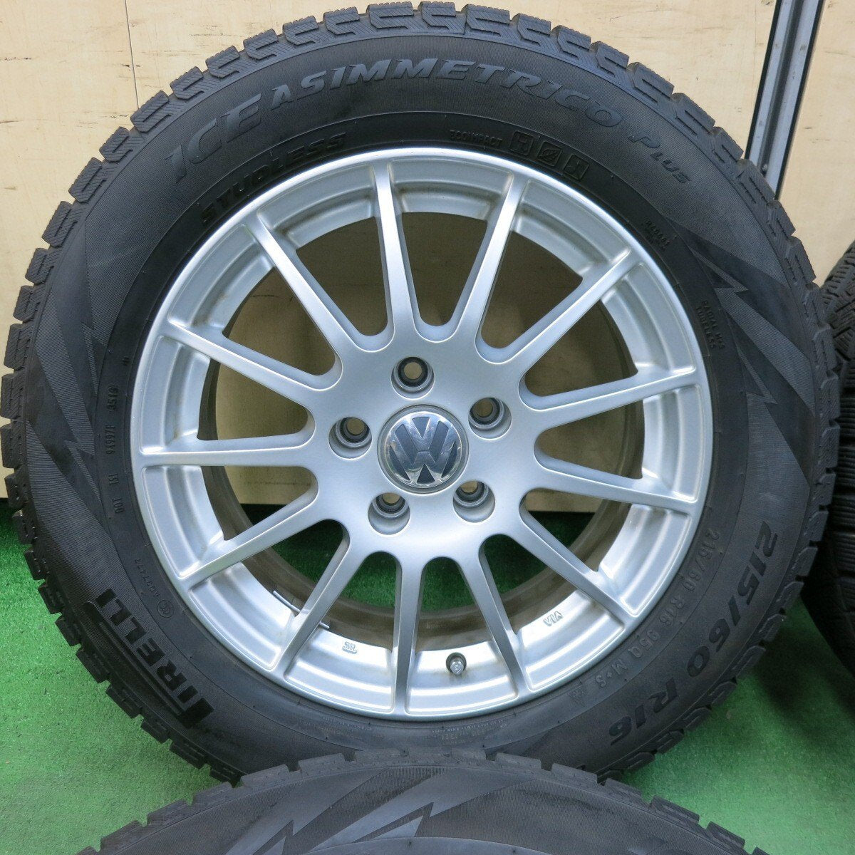 キレイ★ワーゲン 等 IRVINE F01 215/60R16 スタッドレス ピレリ アイスアシンメトリコ プラス アーヴィン 16インチ PCD112/5H★4122504SYス