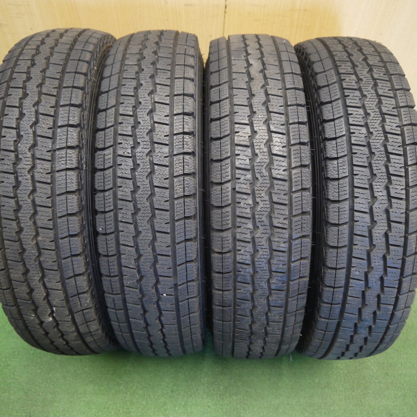 バリ溝!キレイ!ほぼ10分◎スタッドレス 145R12 8PR ダンロップ ウインターマックス SV01 スチール ホイール 12インチ PCD100/4H◎6072903Hス