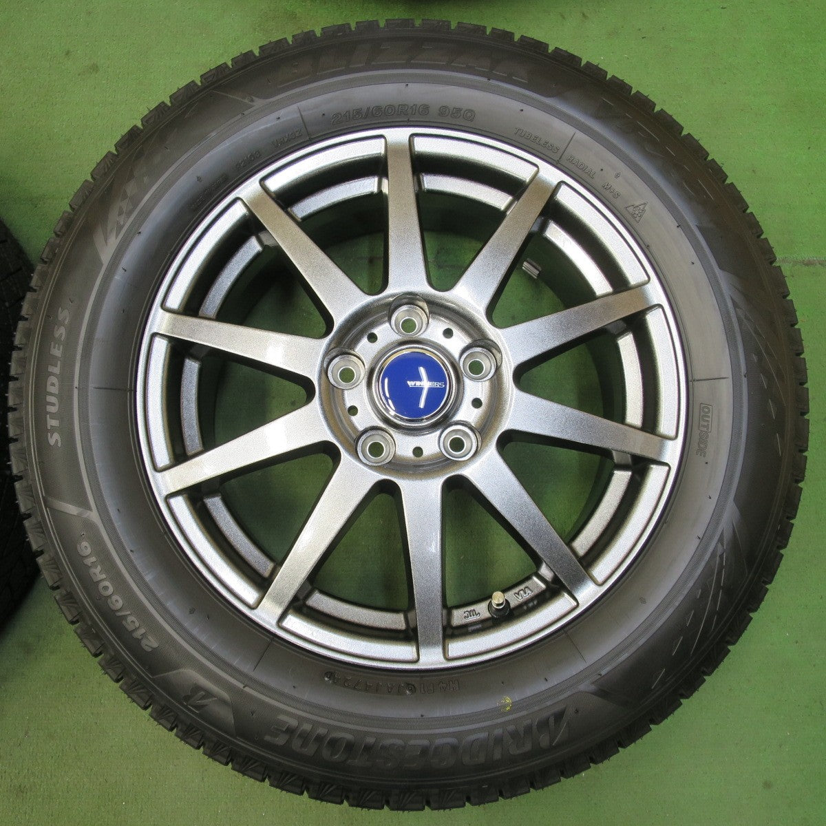 未使用!24年★スタッドレス 215/60R16 ブリヂストン ブリザック VRX3 WINNERS ウィナーズ 16インチ PCD114.3/5H★5092906イス