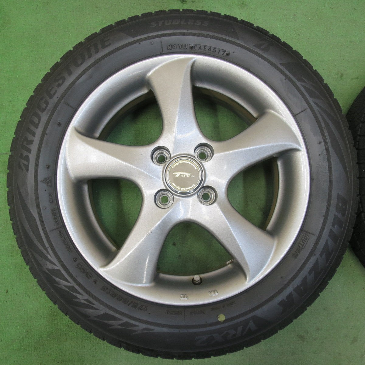 バリ溝!9分★スタッドレス 175/65R15 ブリヂストン ブリザック VRX2 TOPRUN トップラン 15インチ PCD100/4H★5092607イス