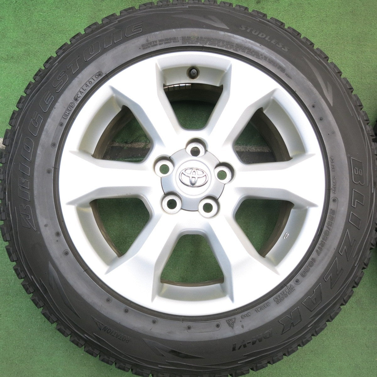キレイ★トヨタ ヴァンガード 純正 225/65R17 スタッドレス ブリヂストン ブリザック DM-V1 17インチ PCD114.3/5H★5091101HAス