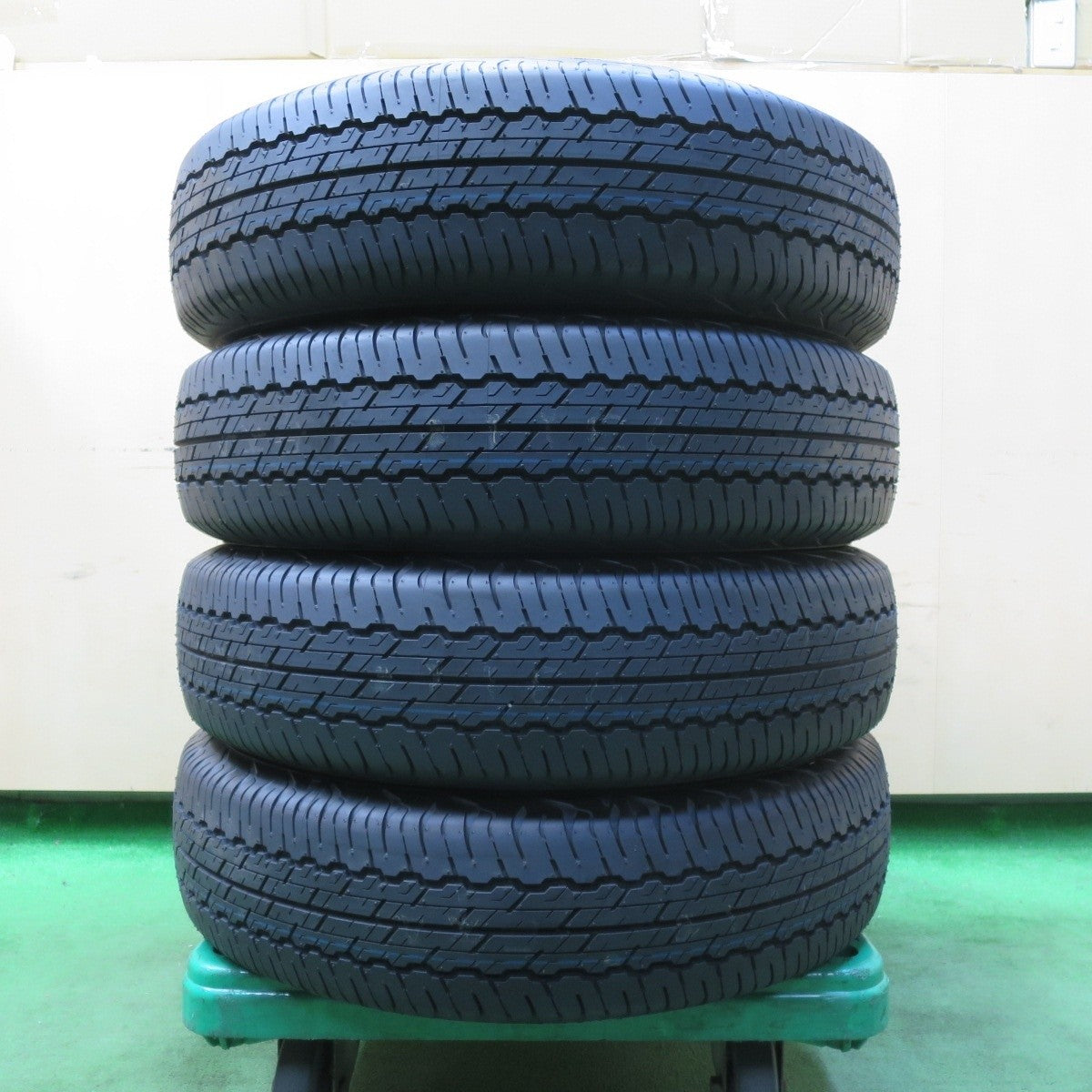 新車外し!22年★195/80R15 ダンロップ AT20 グラントレック タイヤ 15インチ ジムニー シエラ 等★4111406イノタ