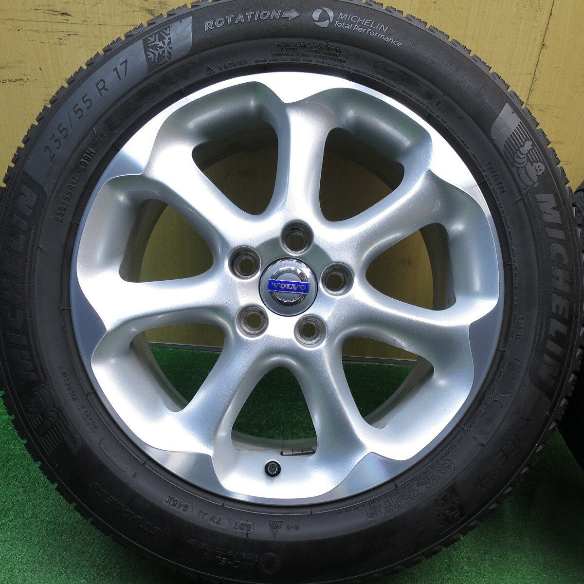 キレイ★ボルボ V60 CC 純正 235/55R17 スタッドレス ミシュラン X-ICE3+ 17インチ クロスカントリー PCD108/5H★5031116Hス