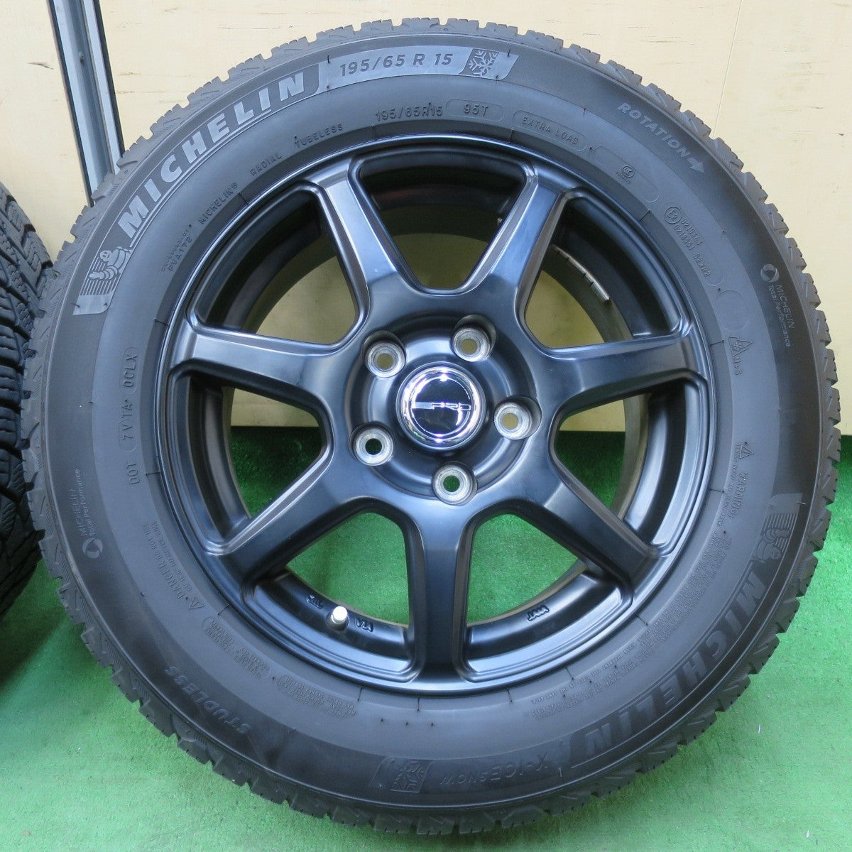 バリ溝!22年!キレイ!9分★スタッドレス 195/65R15 ミシュラン X-ICE SNOW PRD 社外 アルミ 15インチ PCD114.3/5H★5030602イス