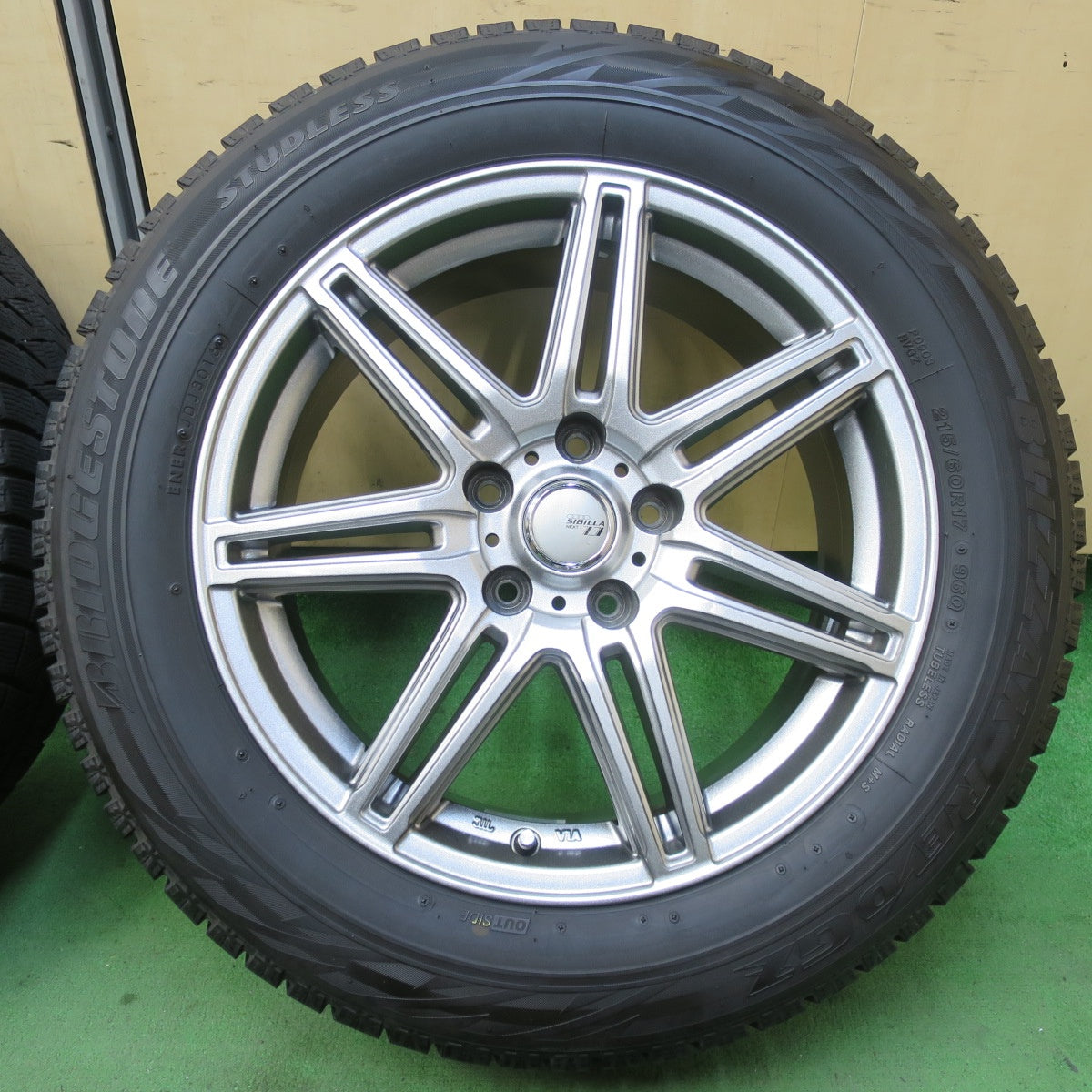 バリ溝!キレイ!9分★スタッドレス 215/60R17 ブリヂストン ブリザック REVO GZ SIBILLA NEXT Z7 シビラ 17インチ PCD114.3/5H★5060905イス