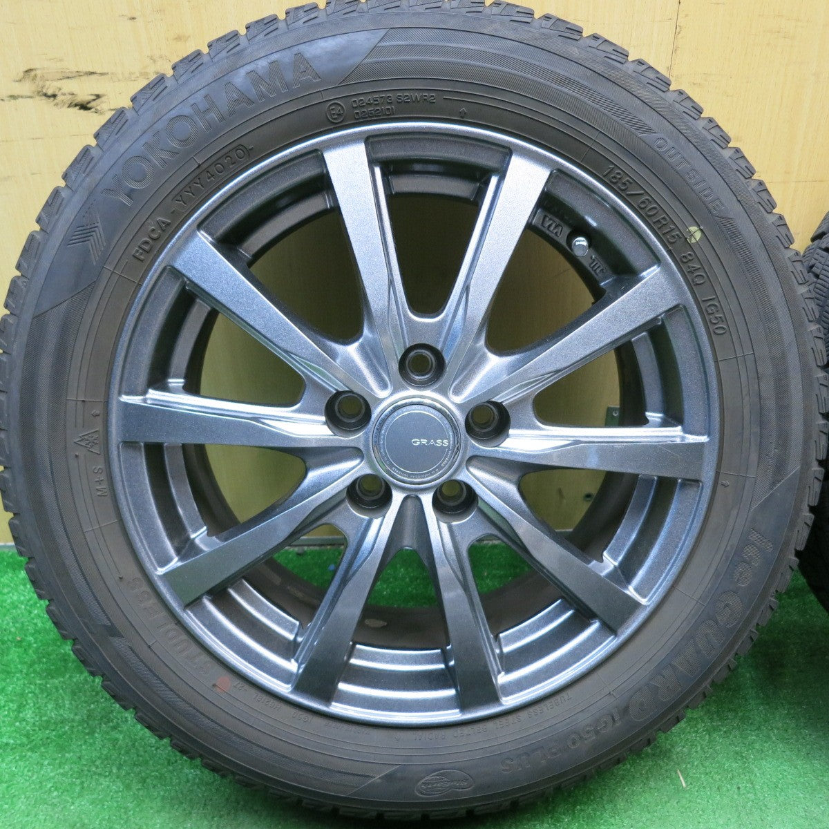バリ溝!キレイ!9分★スタッドレス 185/60R15 ヨコハマ アイスガード iG50 プラス GRASS グラス 15インチ PCD100/5H★5042702HAス