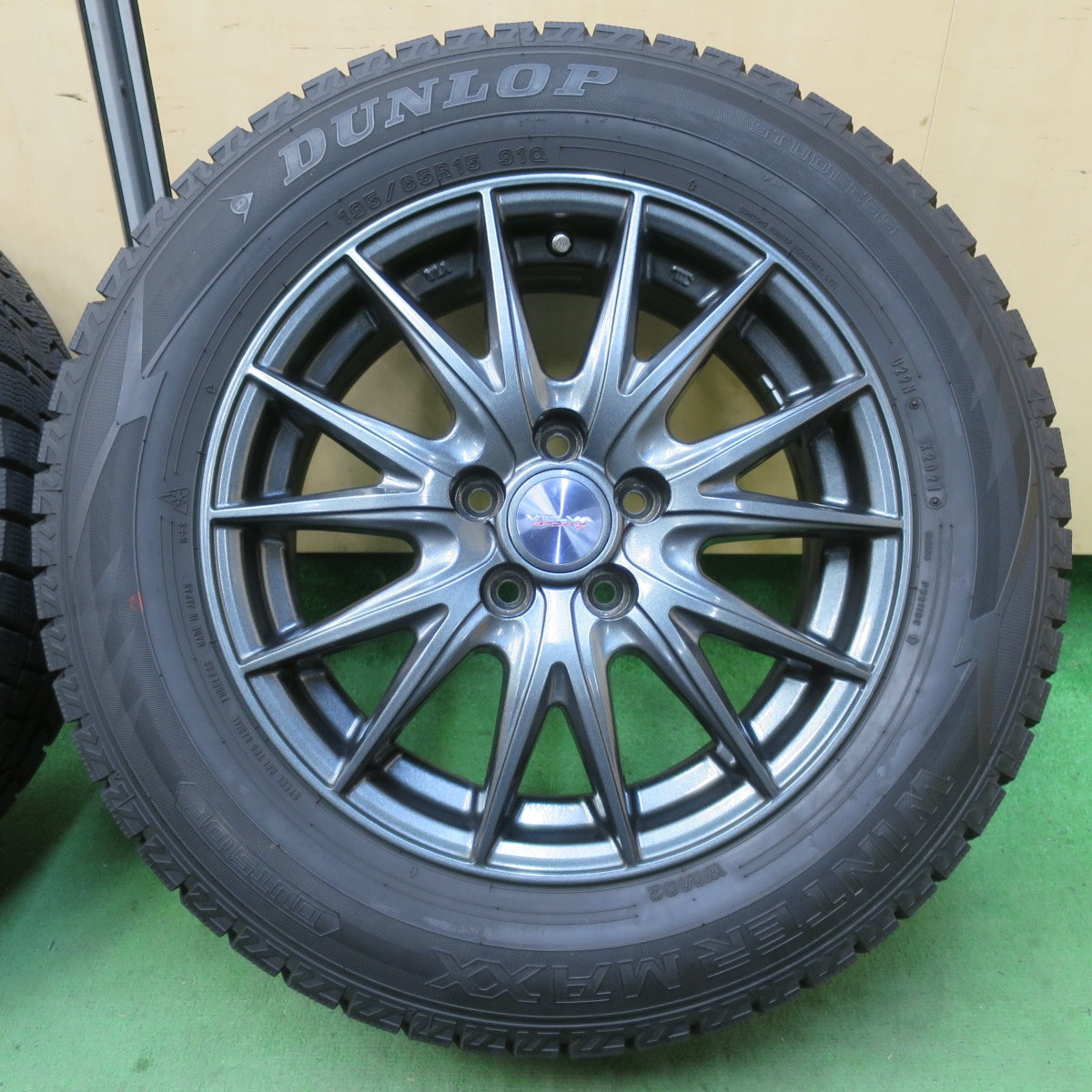 バリ溝!21年!キレイ!9.5分★プリウス 等 195/65R15 スタッドレス ダンロップ ウインターマックス WM02 VELVA SPORTZ ヴェルヴァ 15インチ PCD100/5H★5053105イス