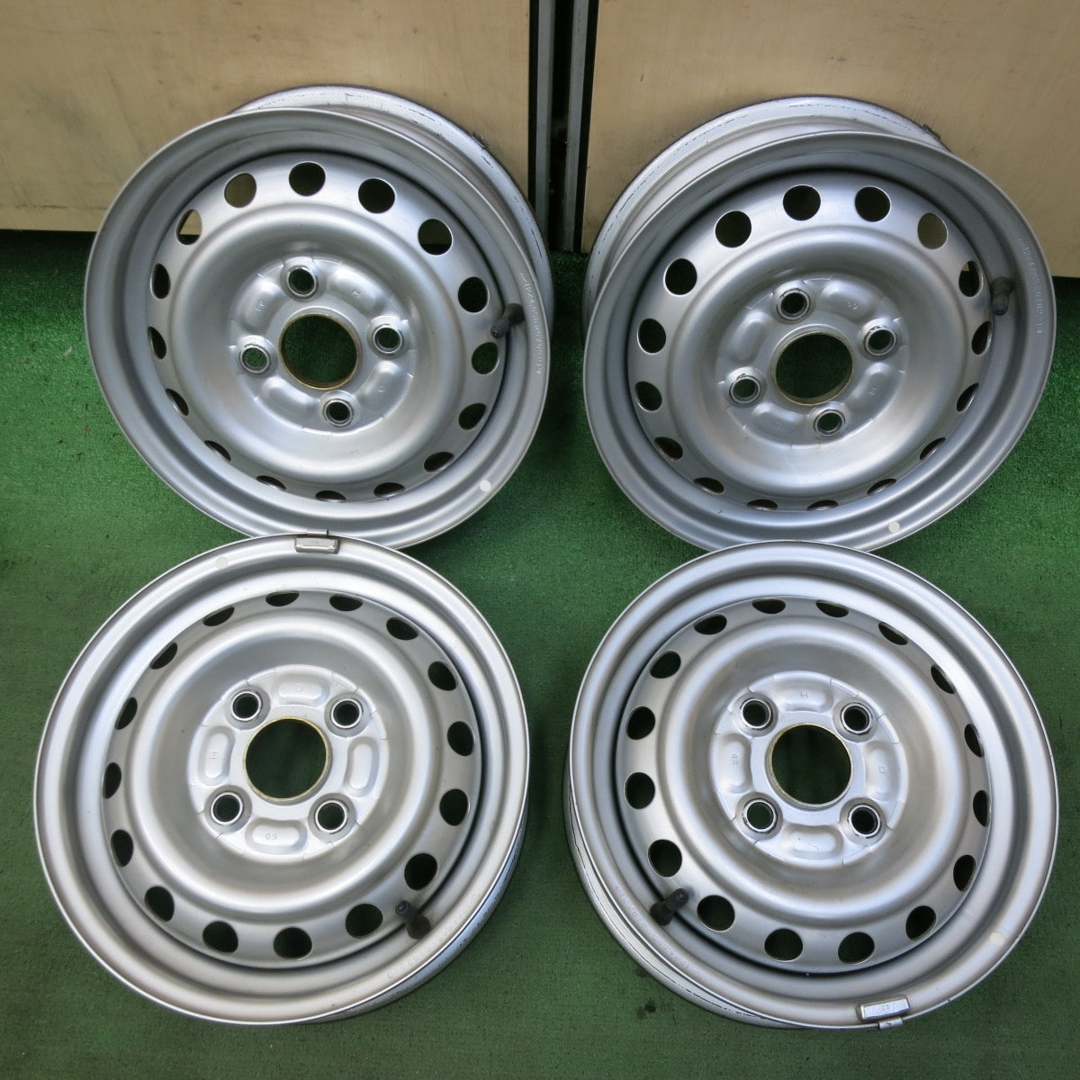 キレイ★ダイハツ ハイゼット 純正 スチール ホイール 12インチ 12×4.00B PCD100/4H★5062407SYホ