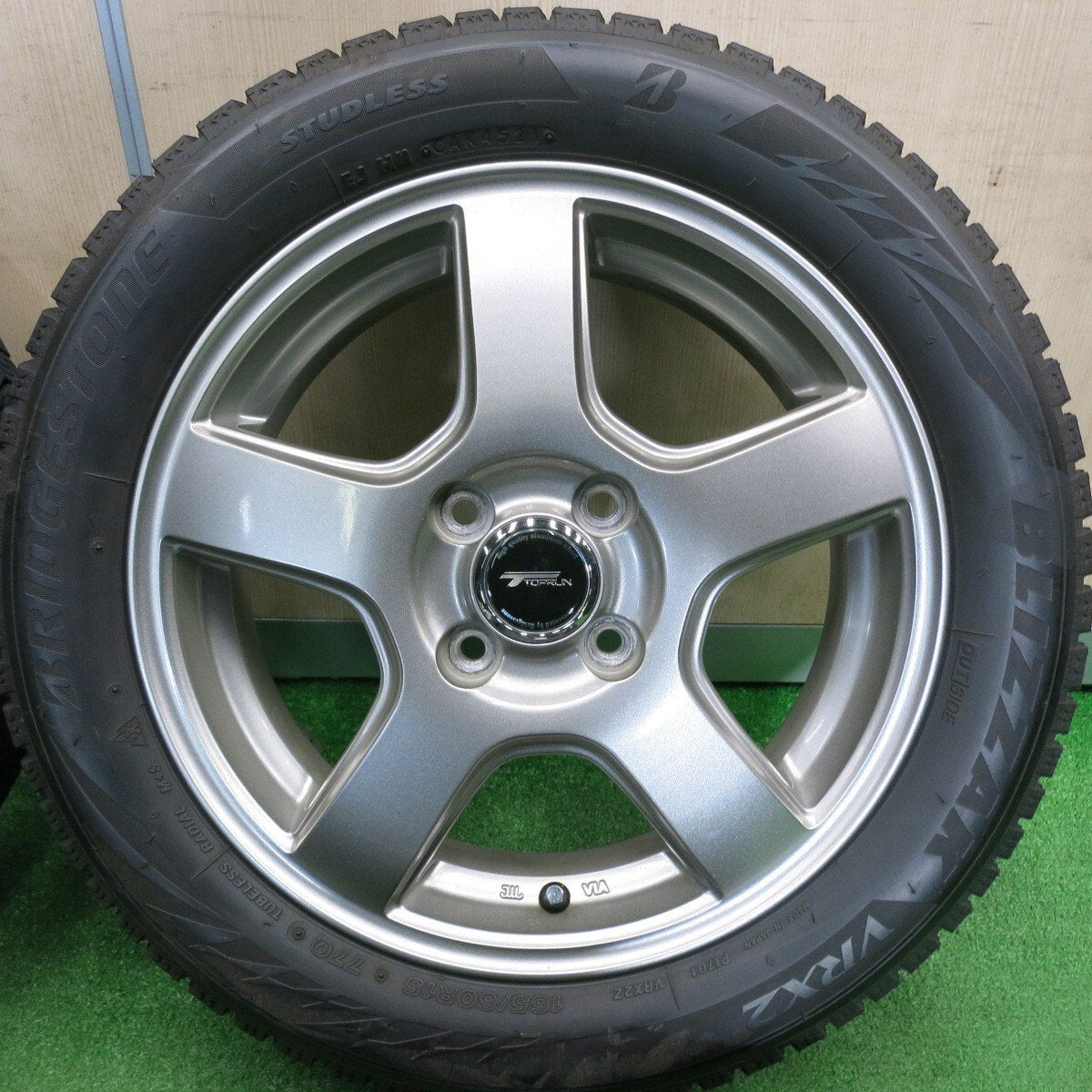 バリ溝!21年!キレイ!9分★スタッドレス 165/60R15 ブリヂストン ブリザック VRX2 TOPRUN トップラン 15インチ ハスラー ソリオ 等 PCD100/4H★4121802TNス