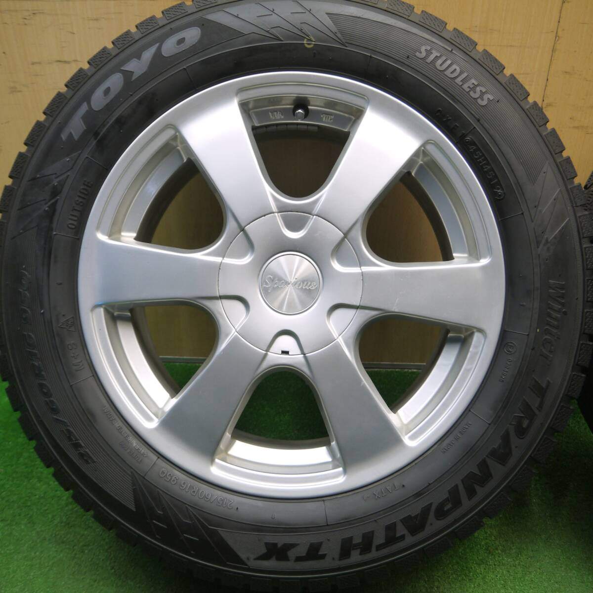 バリ溝!9.5分★スタッドレス 215/60R16 トーヨー ウインター トランパス TX Spacious 社外 アルミ 16インチ PCD100 114.3/5H マルチ★5012908Hス