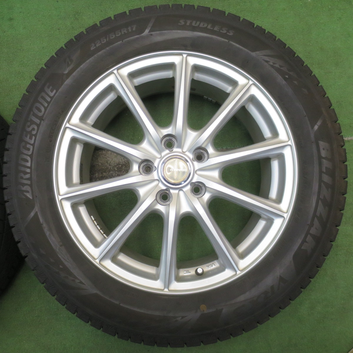 バリ溝!22年!キレイ!9.5分★スタッドレス 225/55R17 ブリヂストン ブリザック VRX3 ECO FORME エコフォルム 17インチ PCD114.3/5H★5093003NJス
