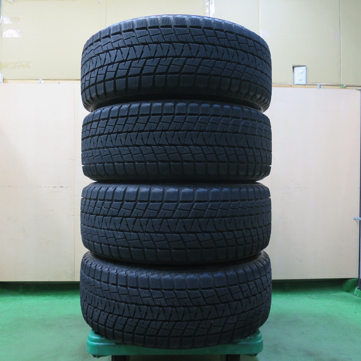 バリ溝!キレイ!8.5分★カイエン 等 EuroPremium 阿部商会 255/55R18 スタッドレス ブリヂストン ブリザック DM-V1 ユーロプレミアム PCD130/5H★5032701イス