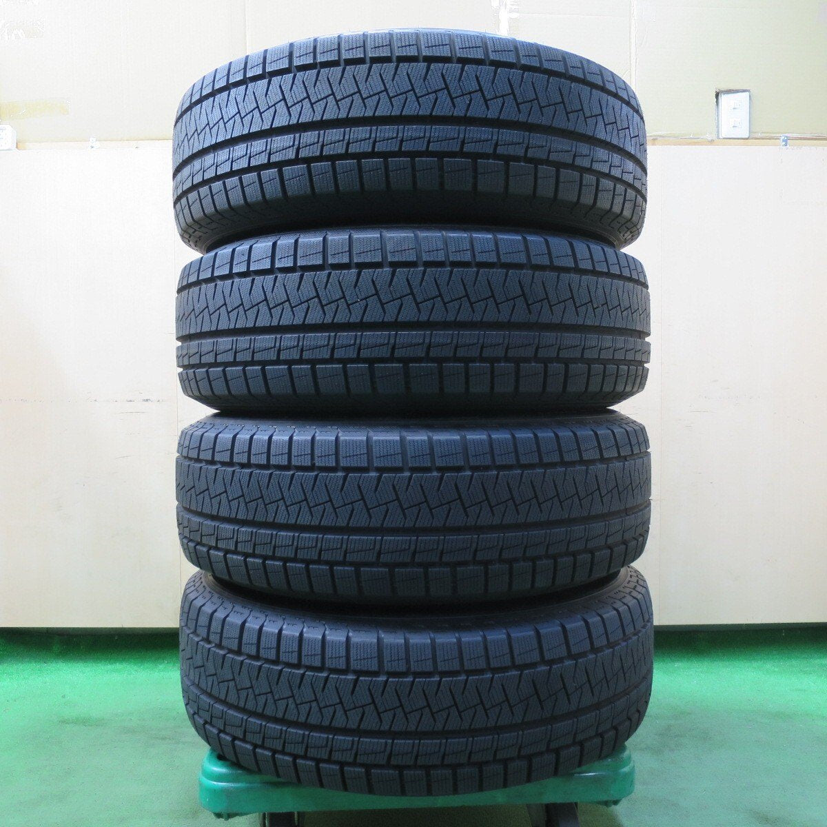 タイヤほぼ未使用!キレイ★スタッドレス 225/65R17 ピレリ アイスアシンメトリコ SCHNEIDER シュナイダー 17インチ PCD114.3/5H★5020106イス