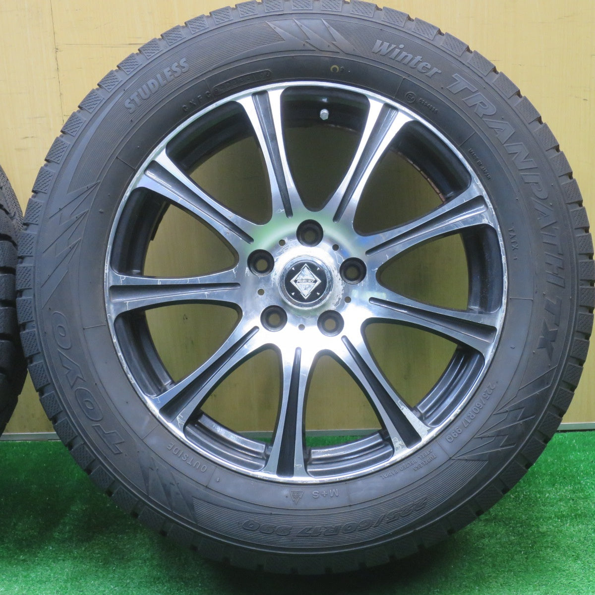 バリ溝!9.5分以上★スタッドレス 225/60R17 トーヨー ウインター トランパス TX RiZLEY ライツレー 17インチ PCD114.3/5H★5102604NJス