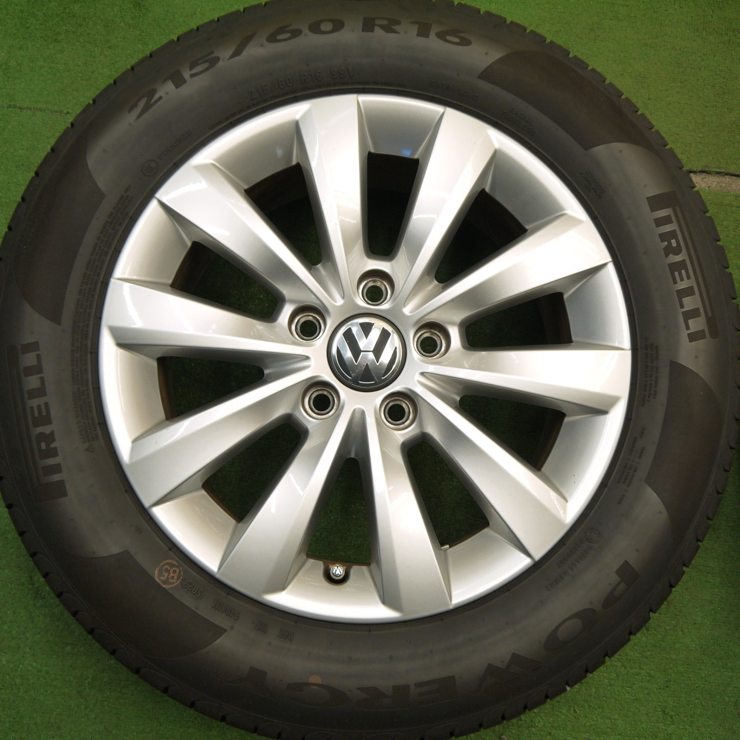 バリ溝!23年!キレイ!9分★ワーゲン ビートル 純正 215/60R16 ピレリ POWERGY パワジー 16インチ PCD112/5H★5042209Hノ