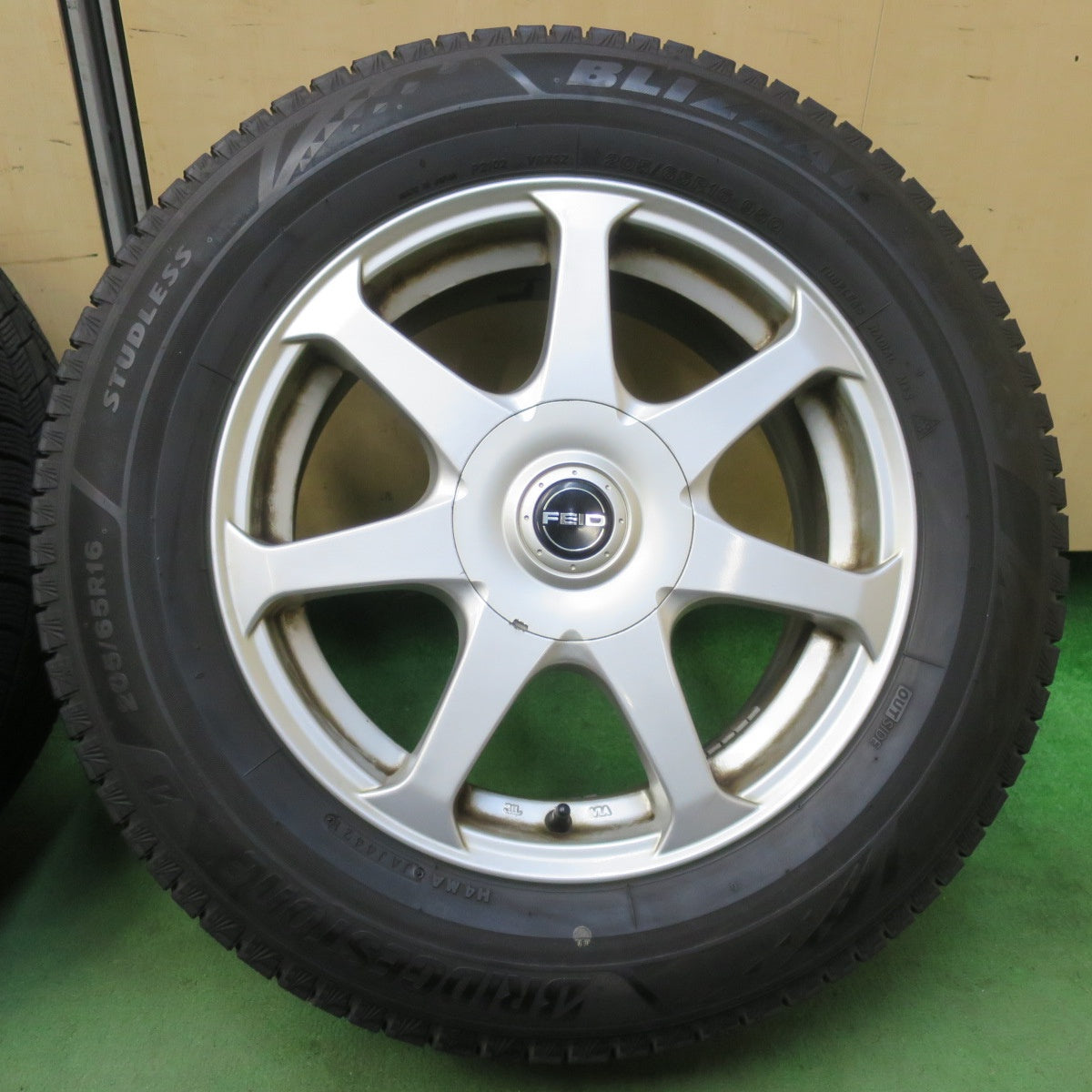 バリ溝!21年!9分★スタッドレス 205/65R16 ブリヂストン ブリザック VRX3 FEID フェイド 16インチ PCD100 114.3/5H マルチ★5103015イス