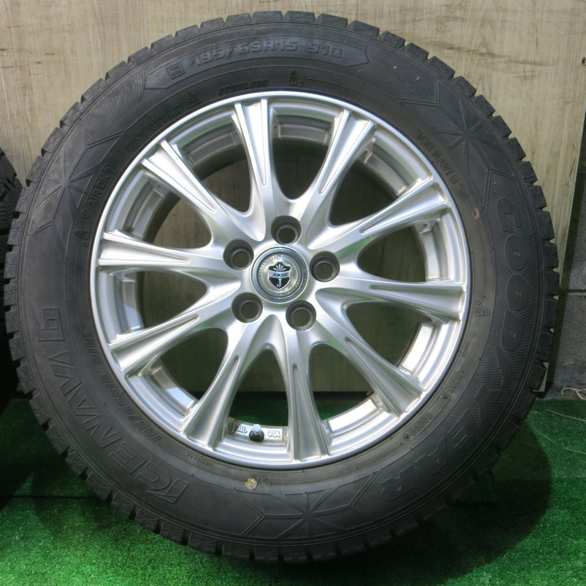 キレイ★プリウス 等 195/65R15 スタッドレス グッドイヤー アイスナビ6 JOKER ジョーカー 15インチ PCD100/5H★5051601NJス