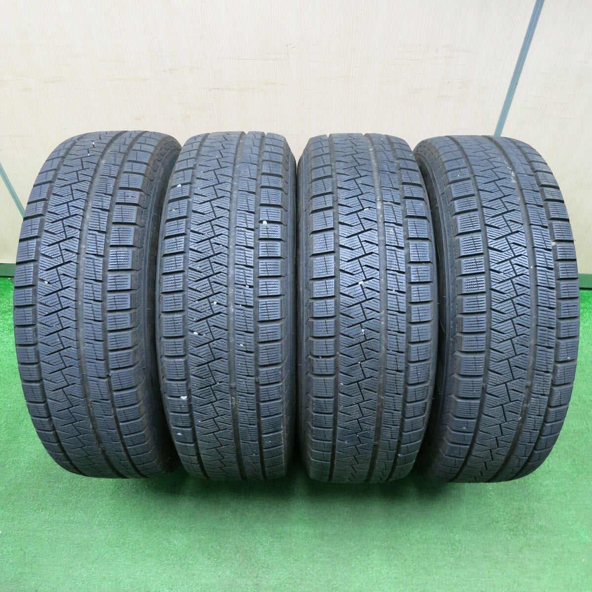 バリ溝!21年!キレイ!9分★スタッドレス 225/65R17 ピレリ アイスアシンメトリコ プラス Treffer トレファー 17インチ PCD114.3/5H★5011104NJス