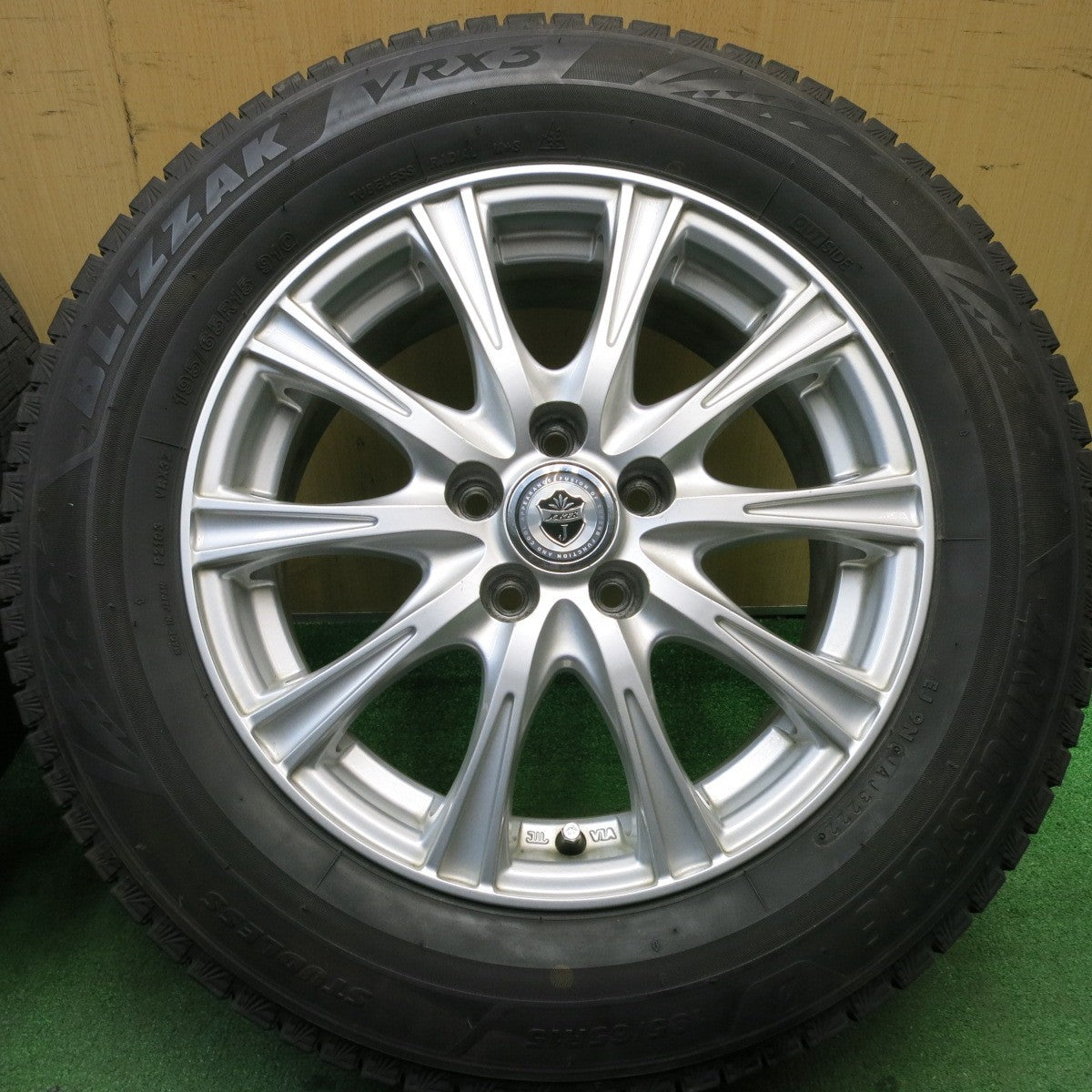 バリ溝!22年!9分★プリウス 等 195/65R15 スタッドレス ブリヂストン ブリザック VRX3 JOKER ジョーカー 15インチ PCD100/5H★5050703AKス