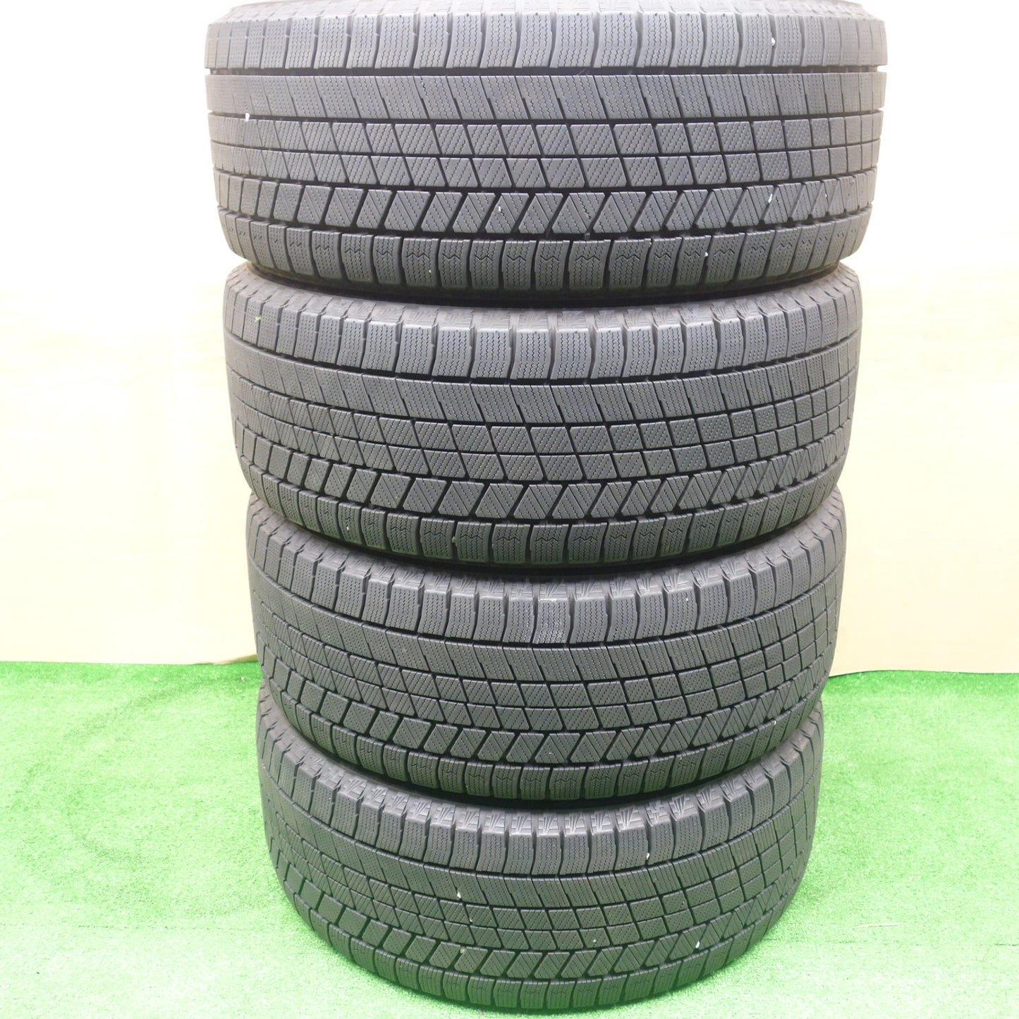 バリ溝!キレイ!9.5分★アウディ 等 MAK LOWE FF MFF 245/40R18 スタッドレス ブリヂストン ブリザック VRX3 レーベ レーヴェ 18インチ PCD112/5H★5122507KTス
